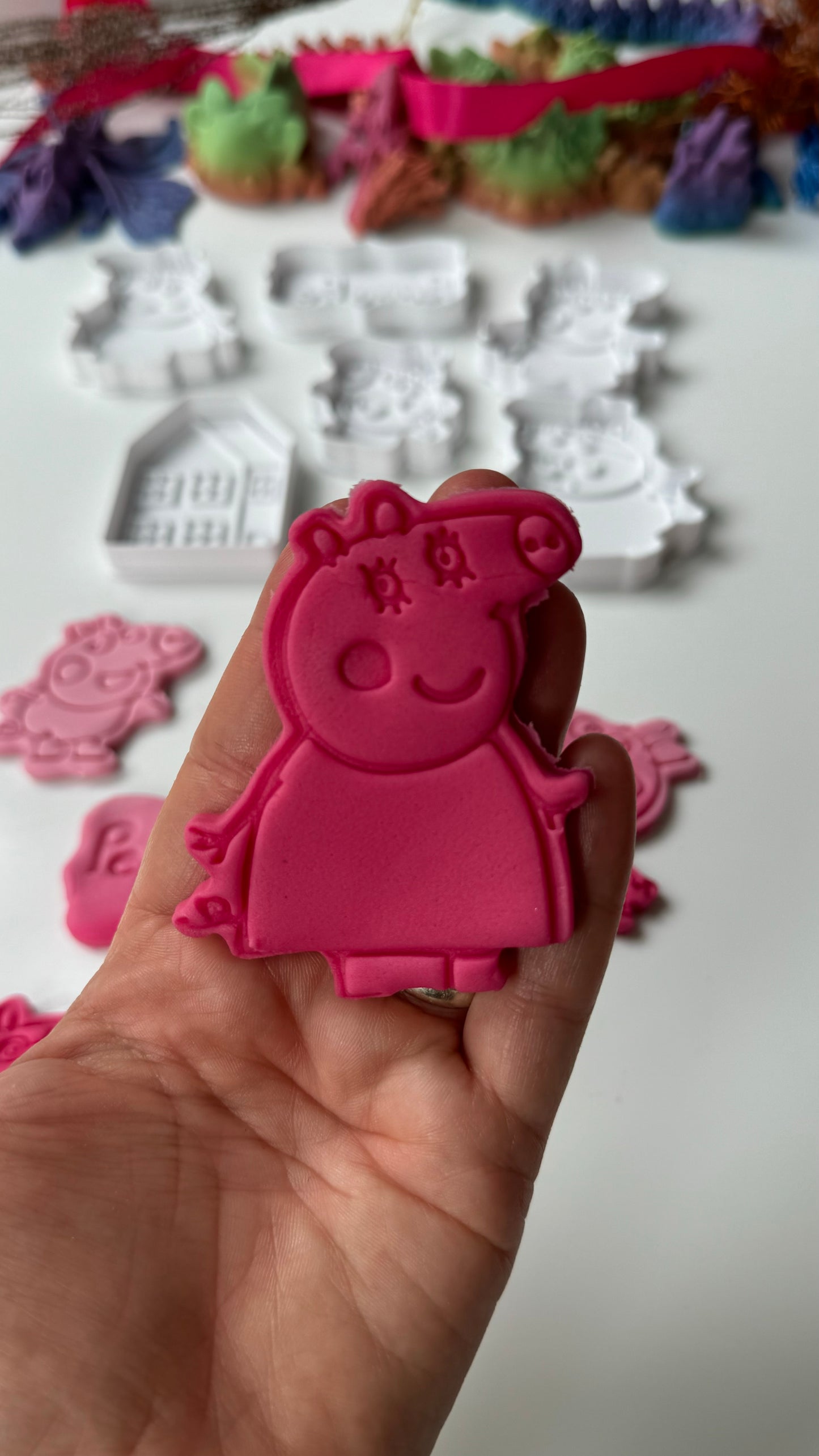 cartoon pig and family - cookie cutter + stamp