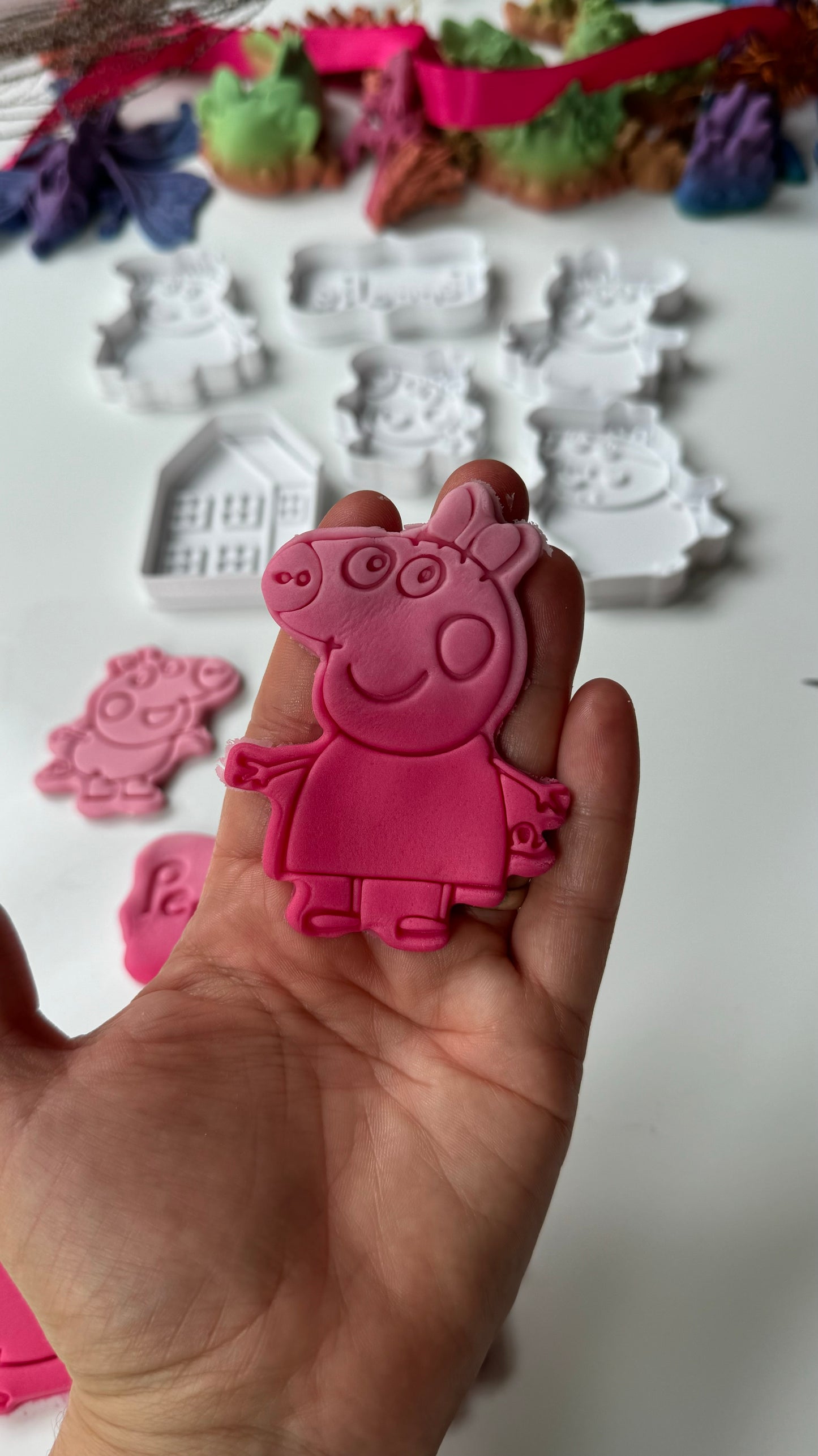 cartoon pig and family - cookie cutter + stamp