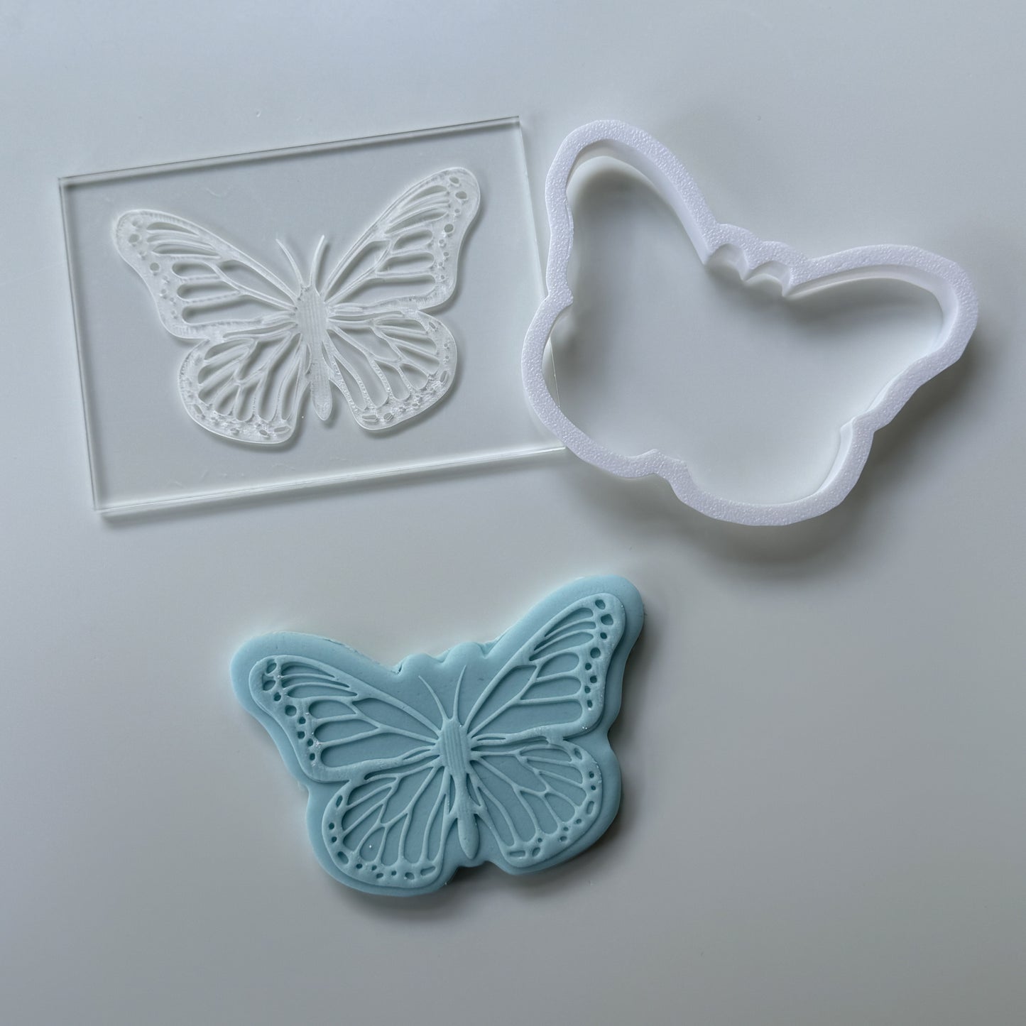 Butterfly deboss + cutter M1045