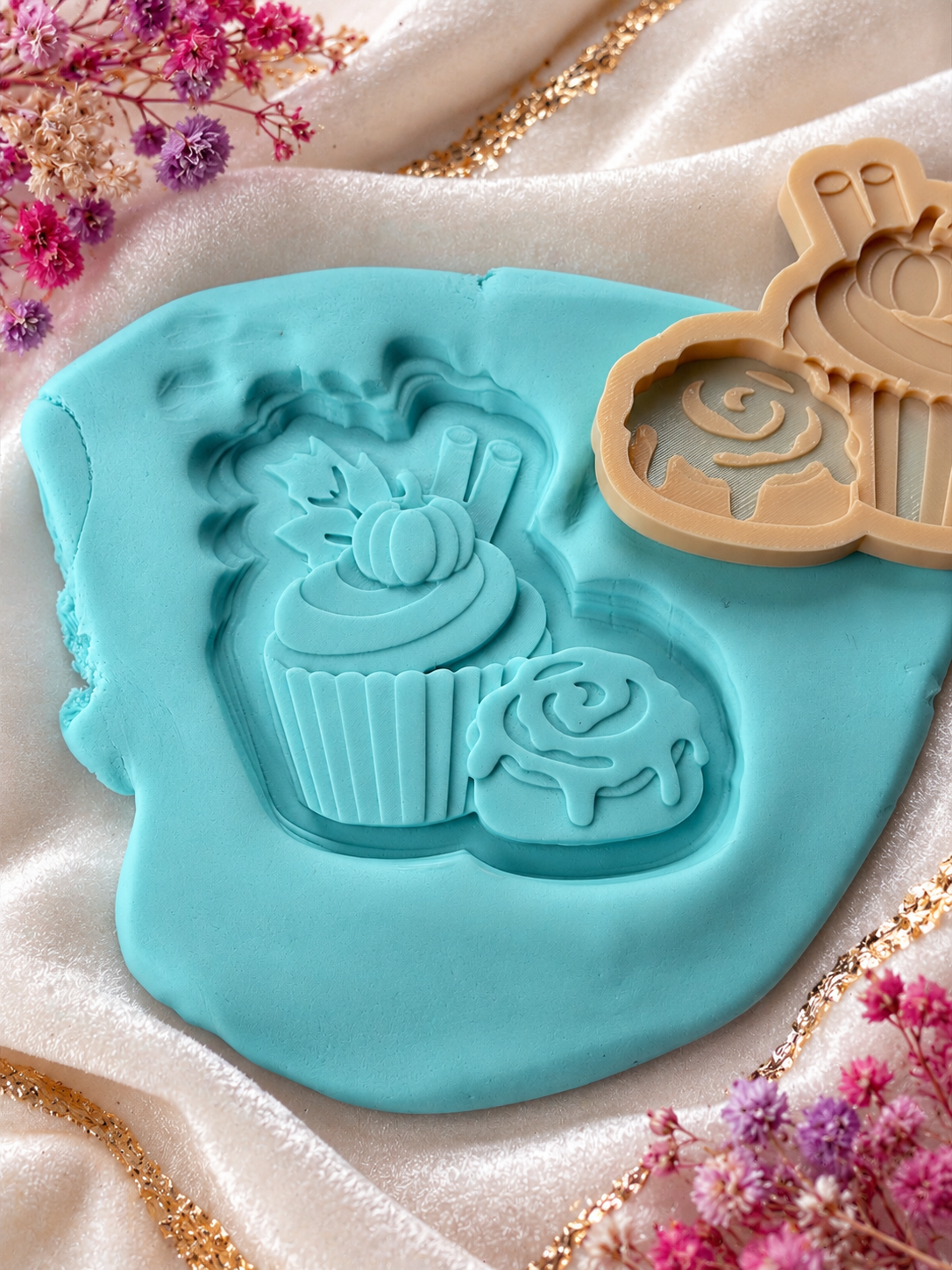 Autumn Cupcake & Cinnamon Roll 3D Deboss & Matching Cookie Cutter
