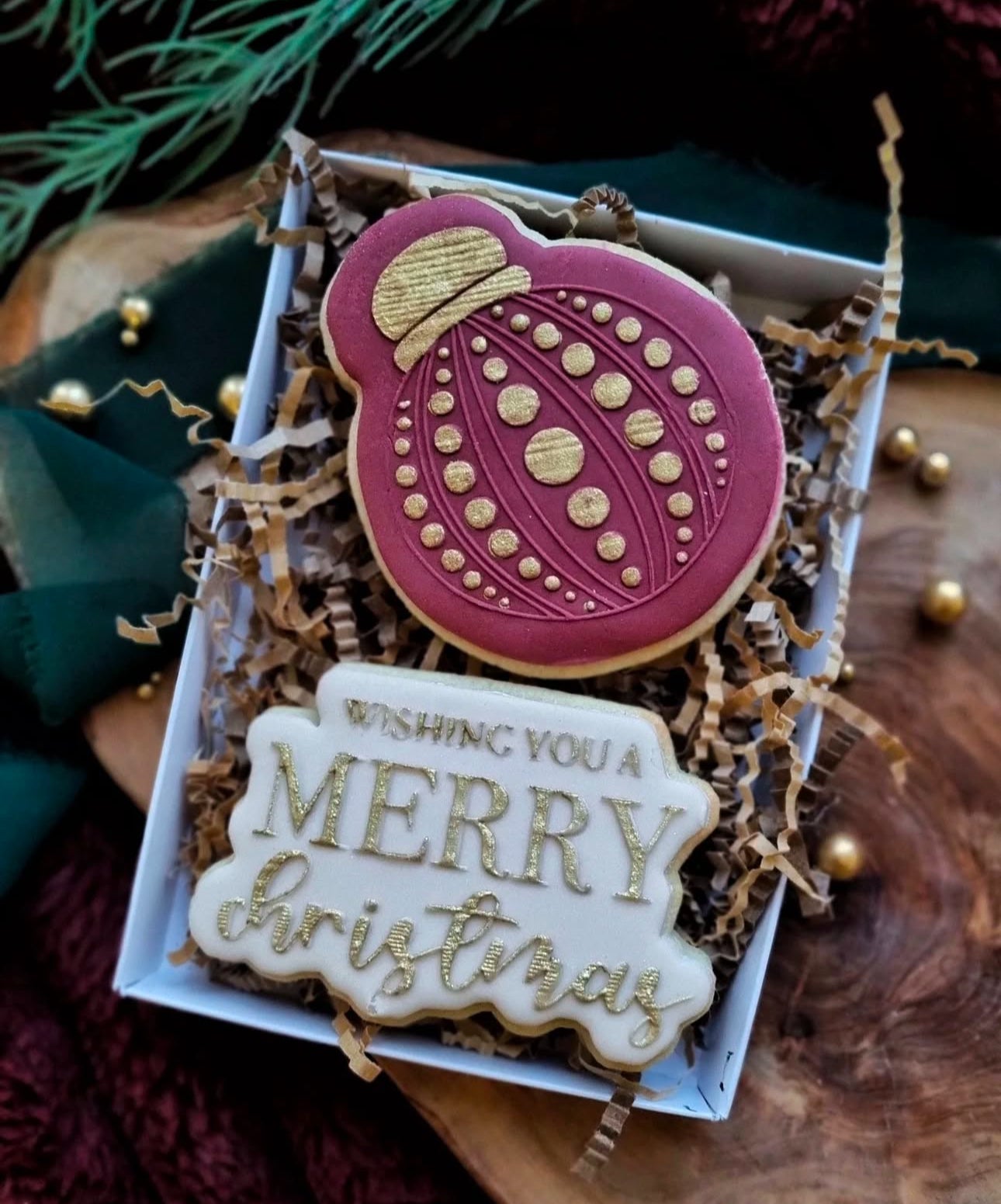 Christmas ball deboss + matching cutter - Christmas M1036