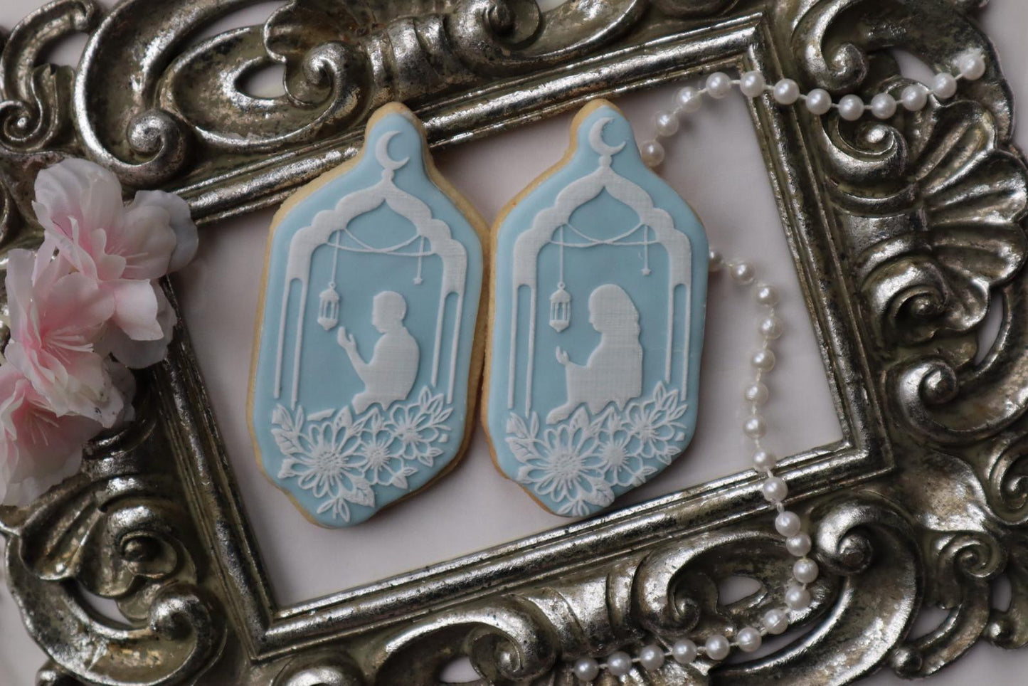 Ramadan / Eid - debossing acrylic + matching cutter - praying woman