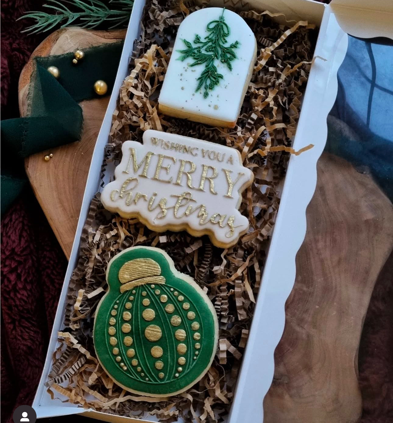 Christmas ball deboss + matching cutter - Christmas M1036