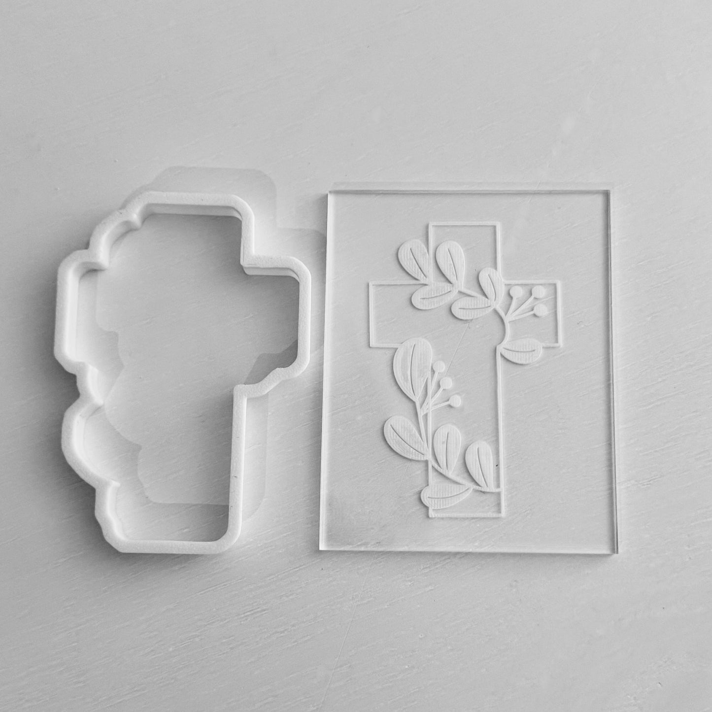Cross with leaves Debossing + cutter M1043