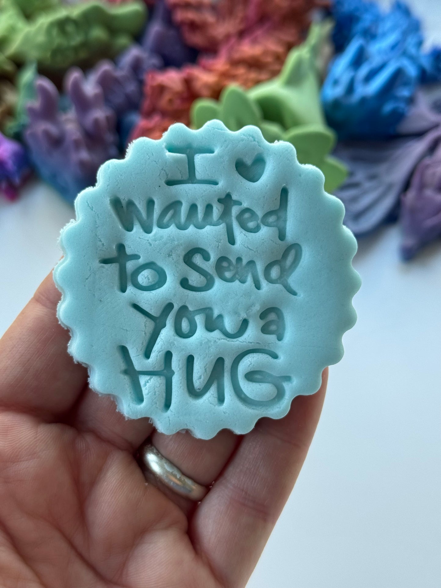 I wanted to send you a hug - Embossing for cupcake- stamps sugar paste