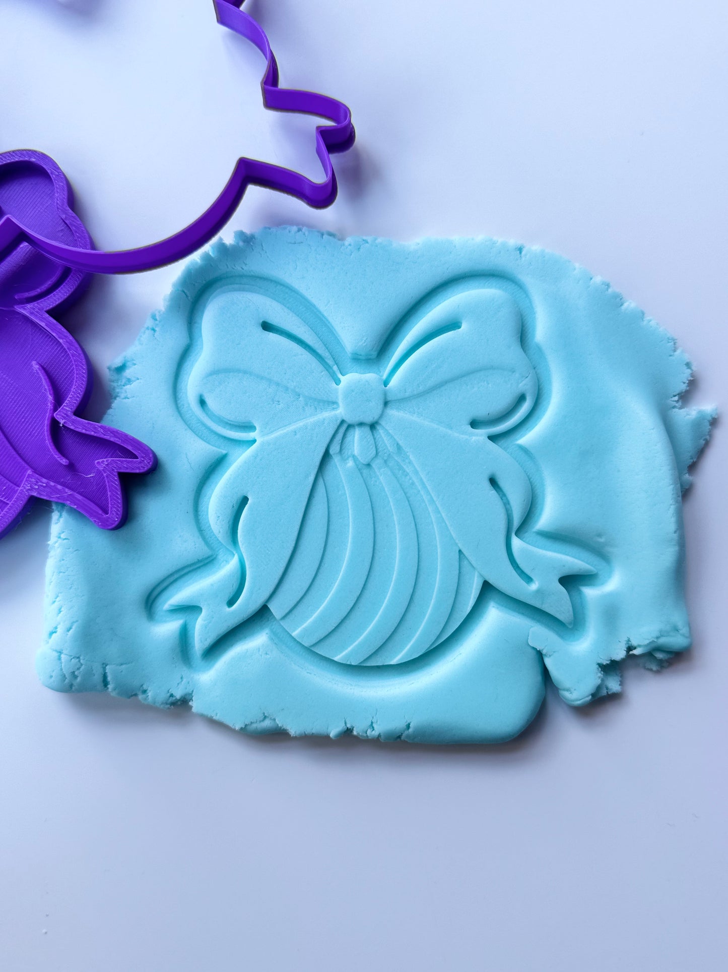 Christmas ball with Bow 3D printed deboss + matching cutter MS1028