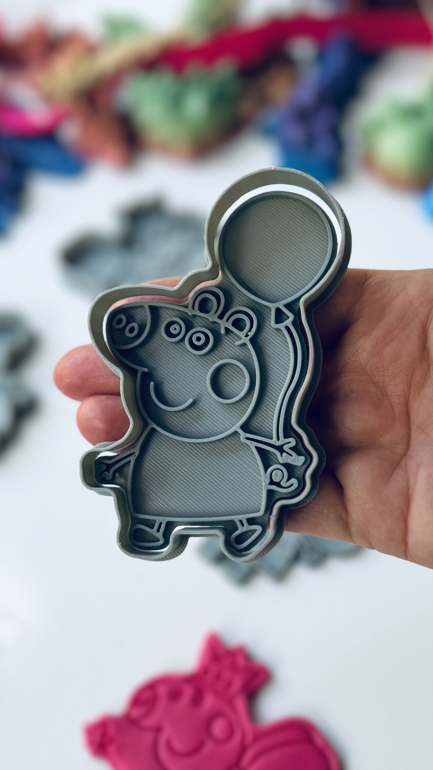 cartoon pig with Balloon cookie cutter +stamp