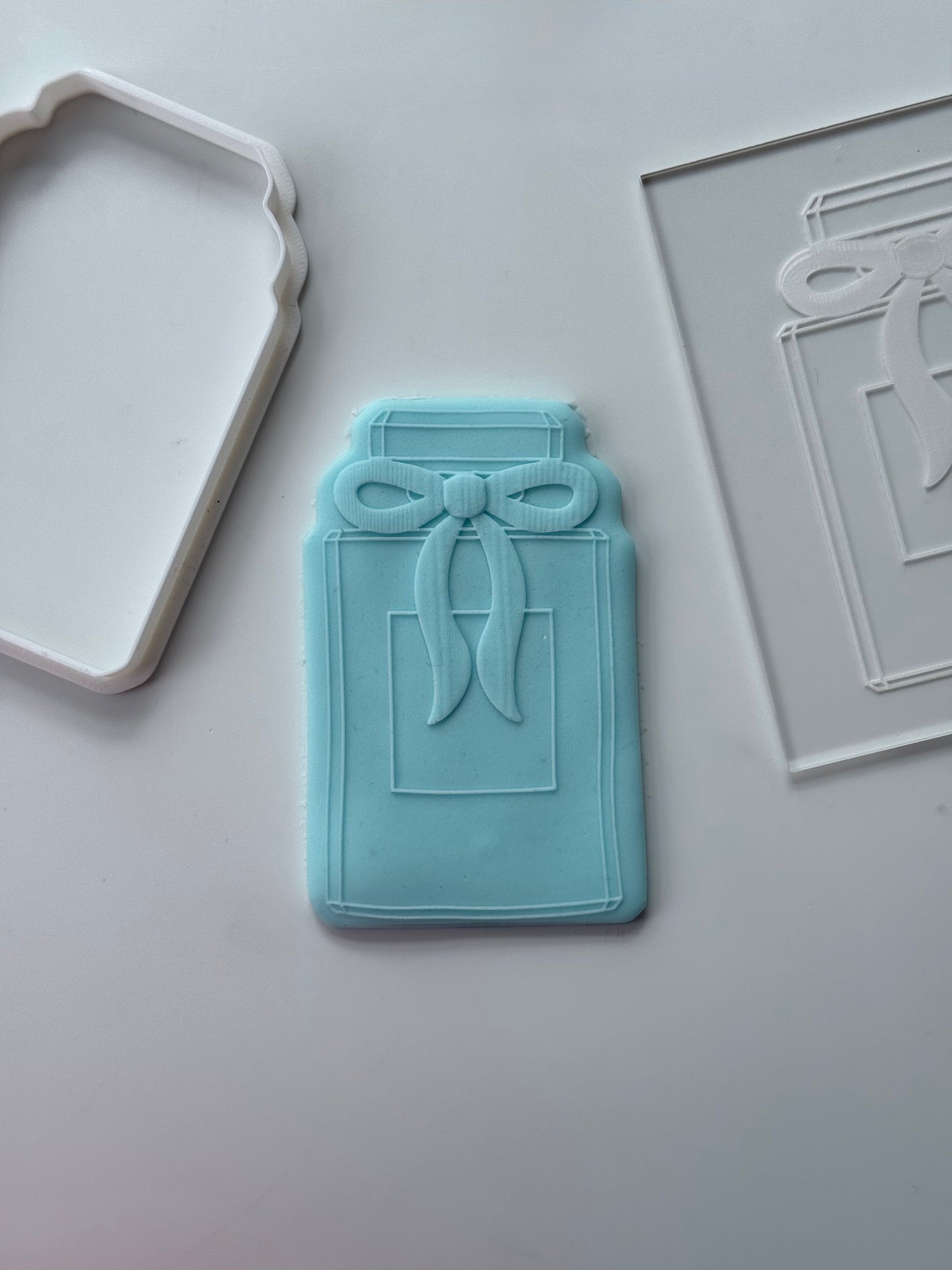 Bow bottle perfume deboss + matching cutter M1044