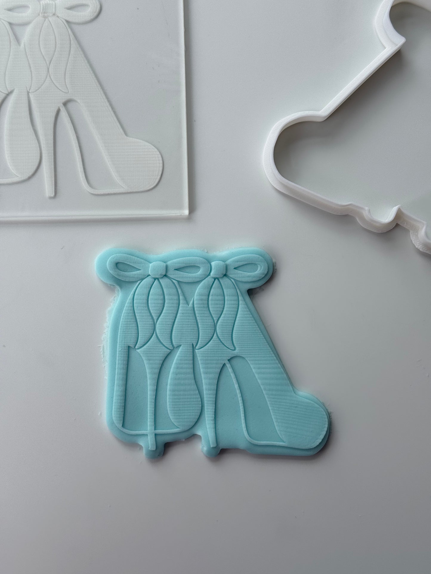 Bow heel shoes deboss + matching cutter M1044