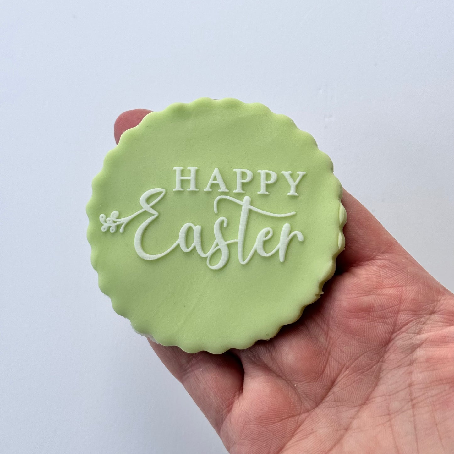 Happy Easter - circle 8 cm debossing - easter