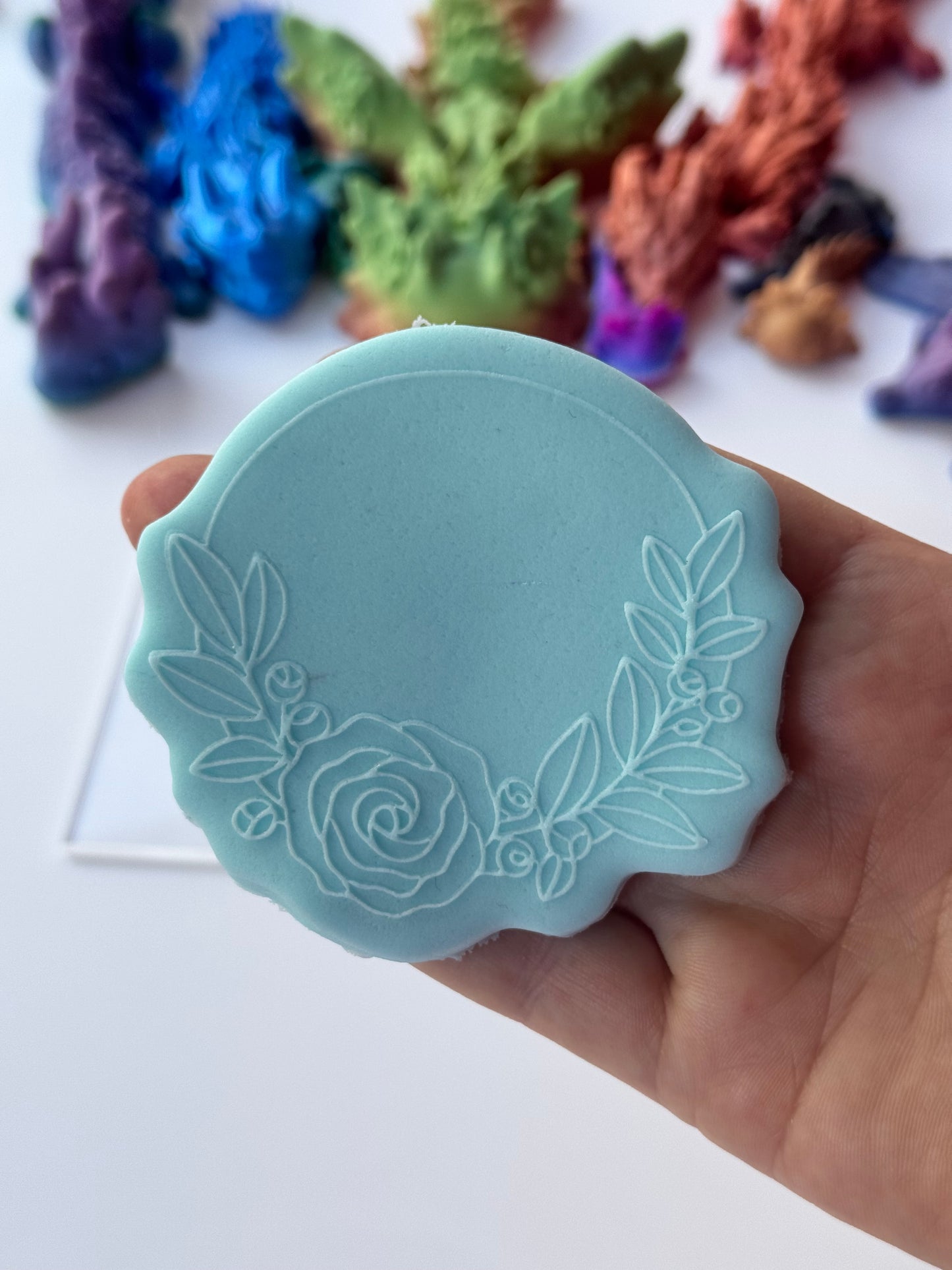 Floral frame circle debossing + matching cutter M1077