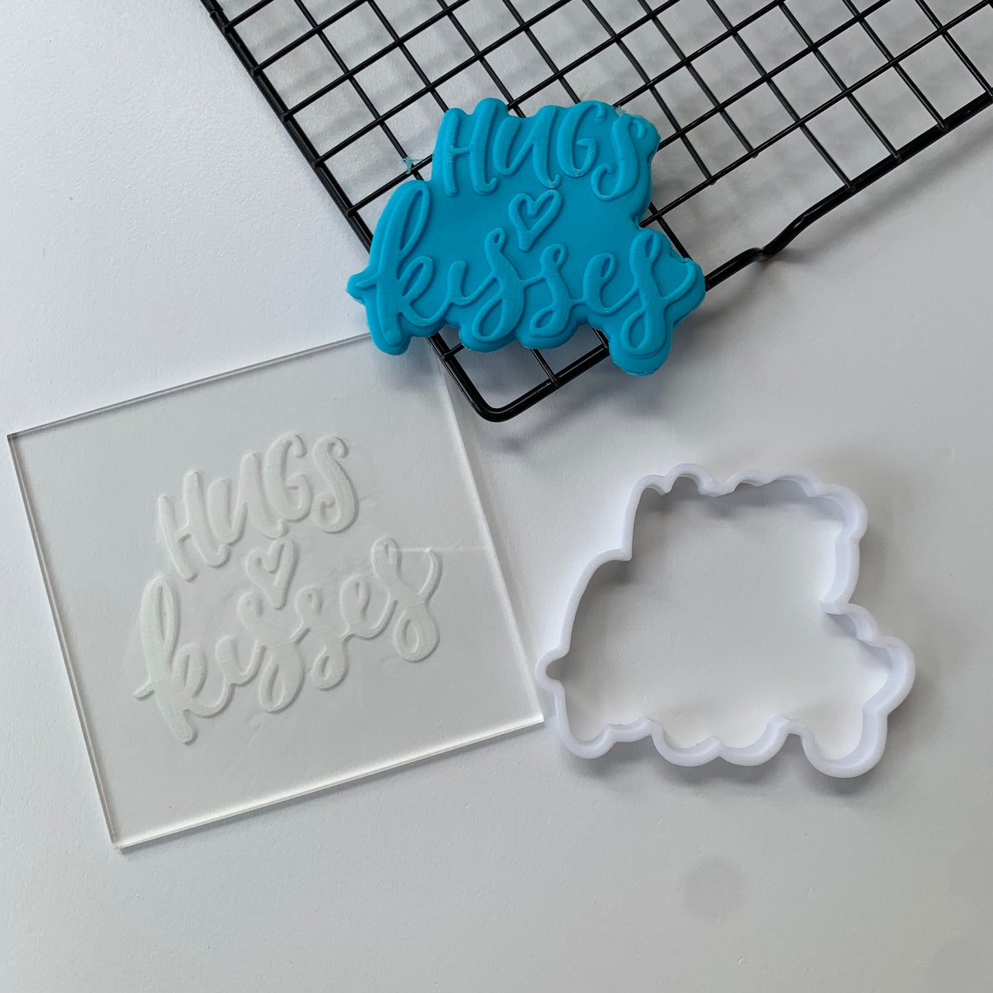 Hugs kisses Debossing + matching cutter MEG cookie cutters
