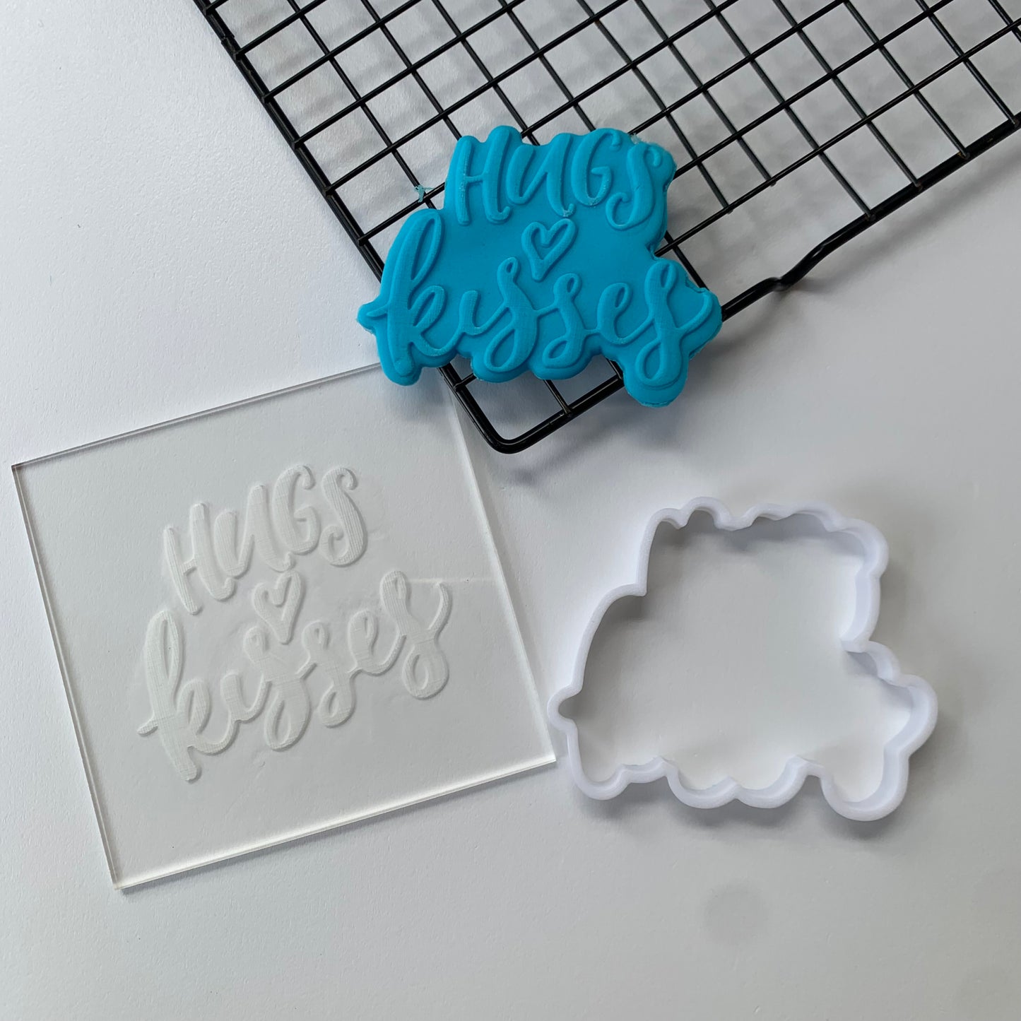 Hugs kisses Debossing + matching cutter MEG cookie cutters