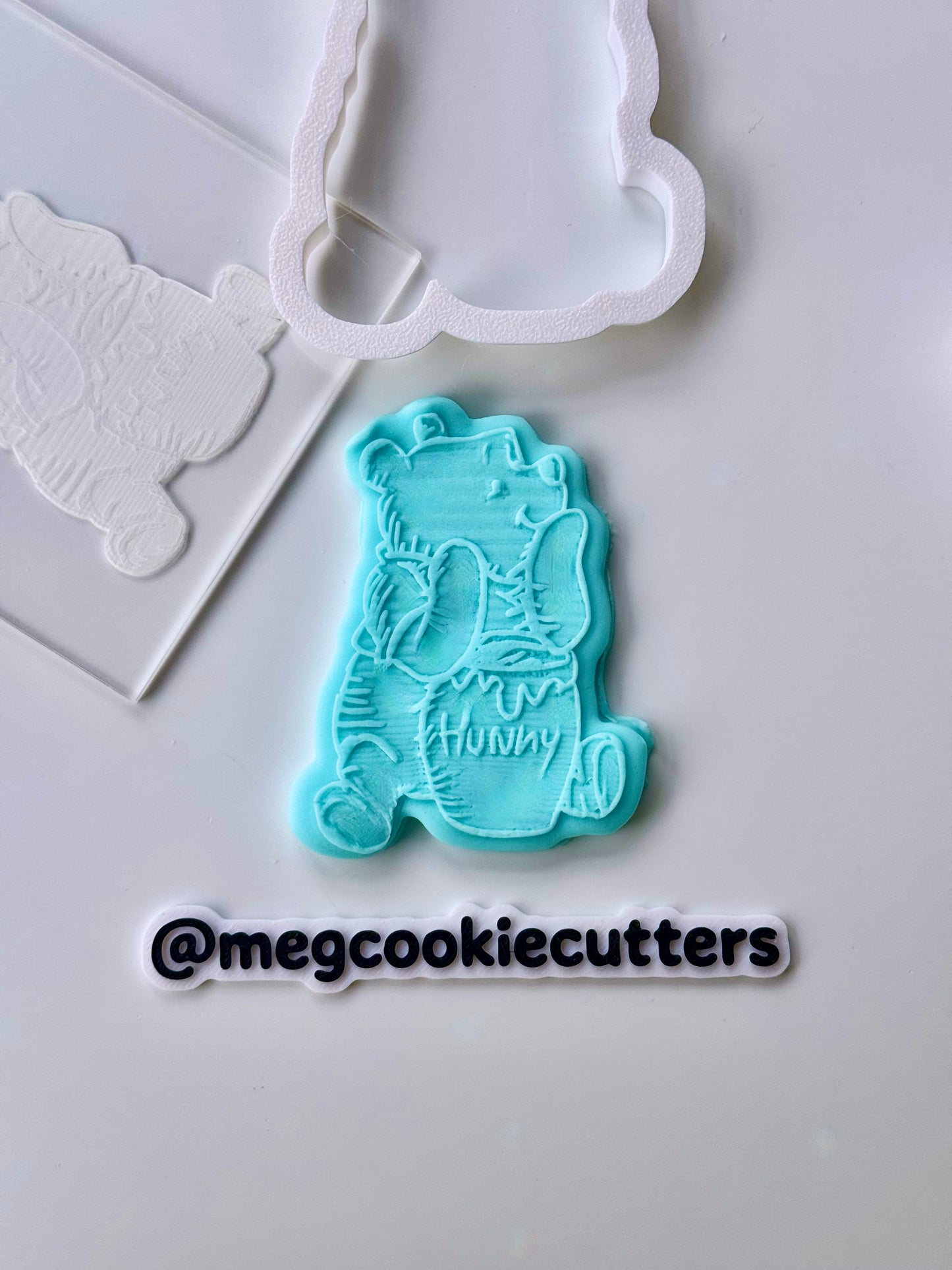 Winnie the Pooh deboss + cutter D1 - M1037