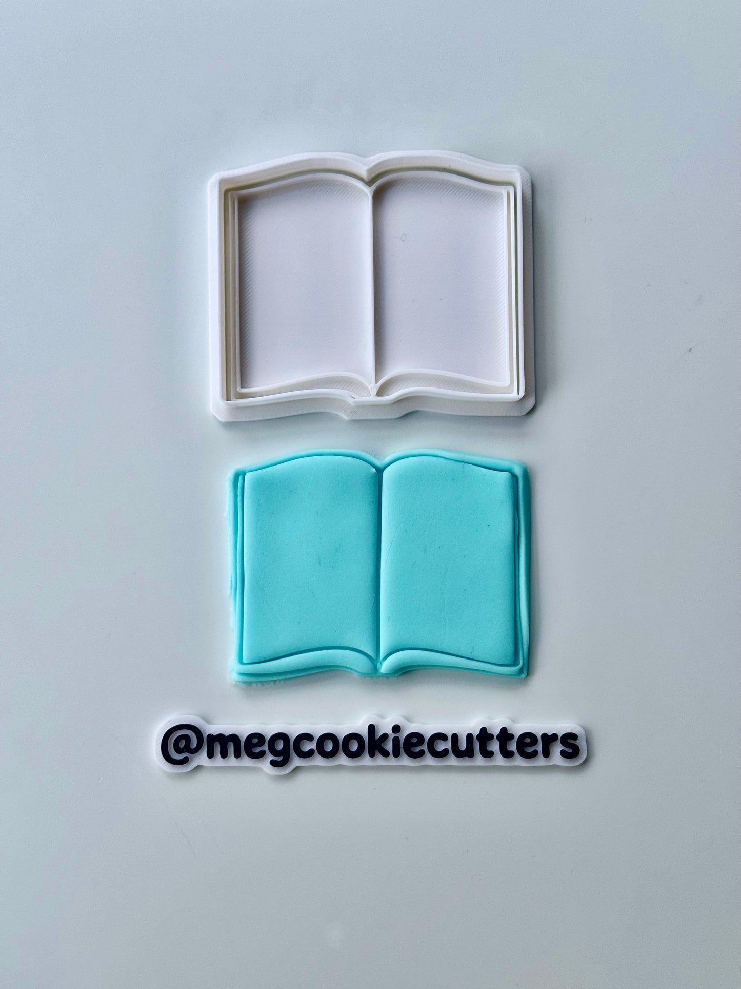 Open book - cookie cutter and stamp - M1037