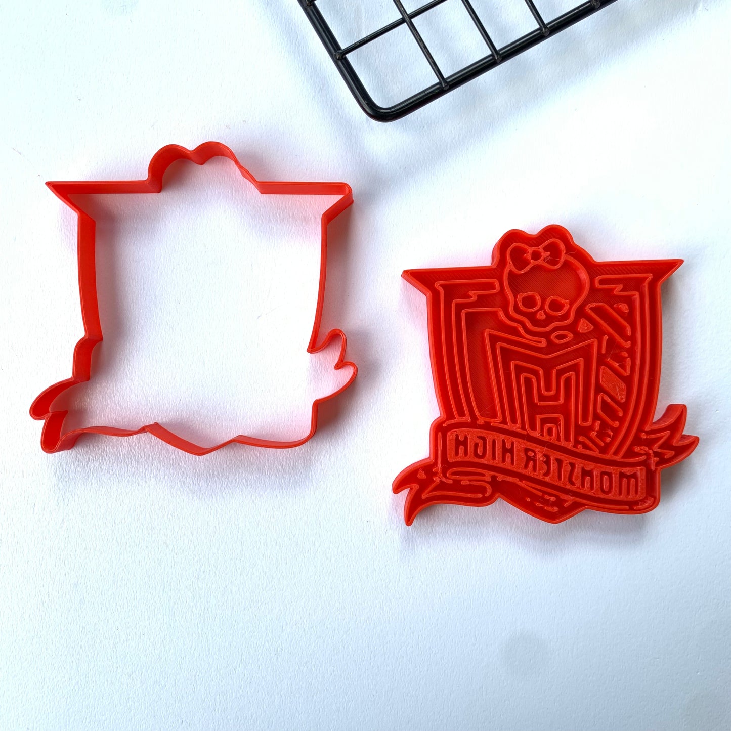 Monster High skull-INSPIRED LOGO Uk Plastic Cookie Cutter Fondant Cake Decorating Cupcake MEG cookie cutters