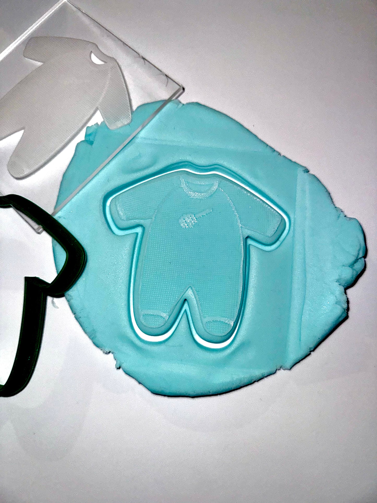 Baby sleepsuit honey deboss + matching cutter