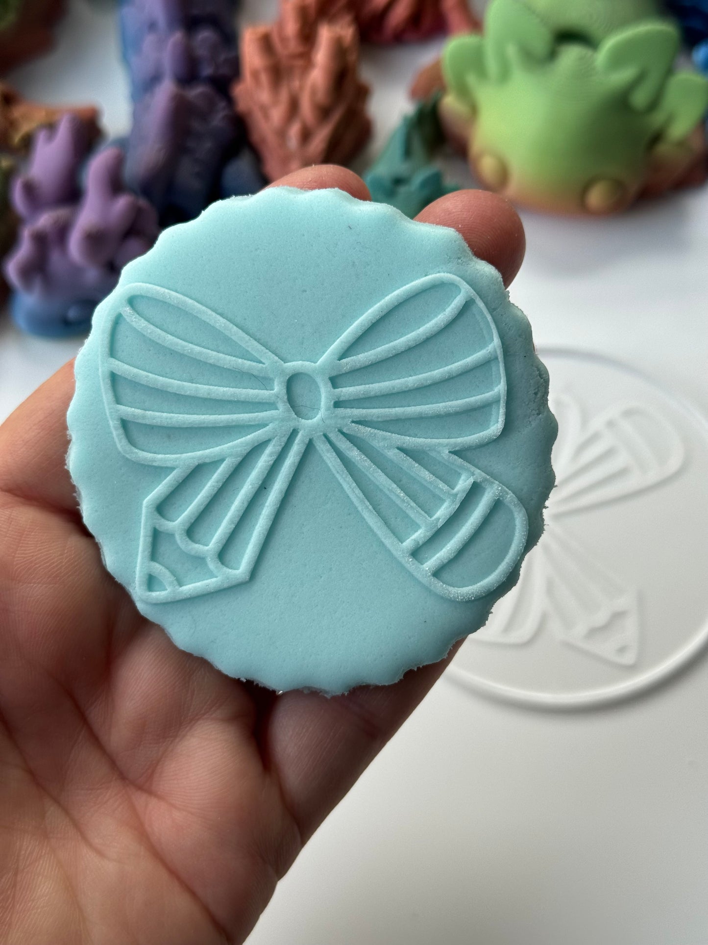 Pencil bow deboss disc