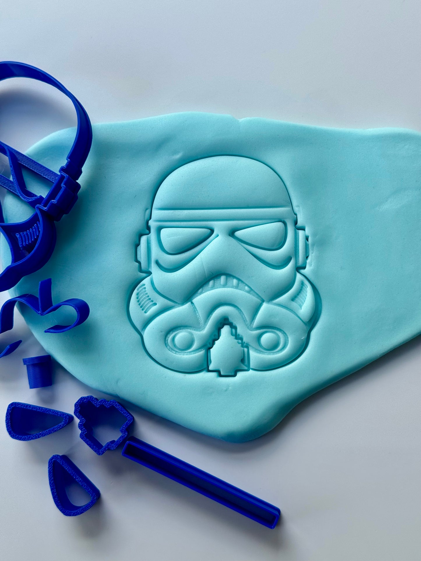 Storm trooper Star Wars-INSPIRED Uk Cookie Cutter Fondant Cake Decorating