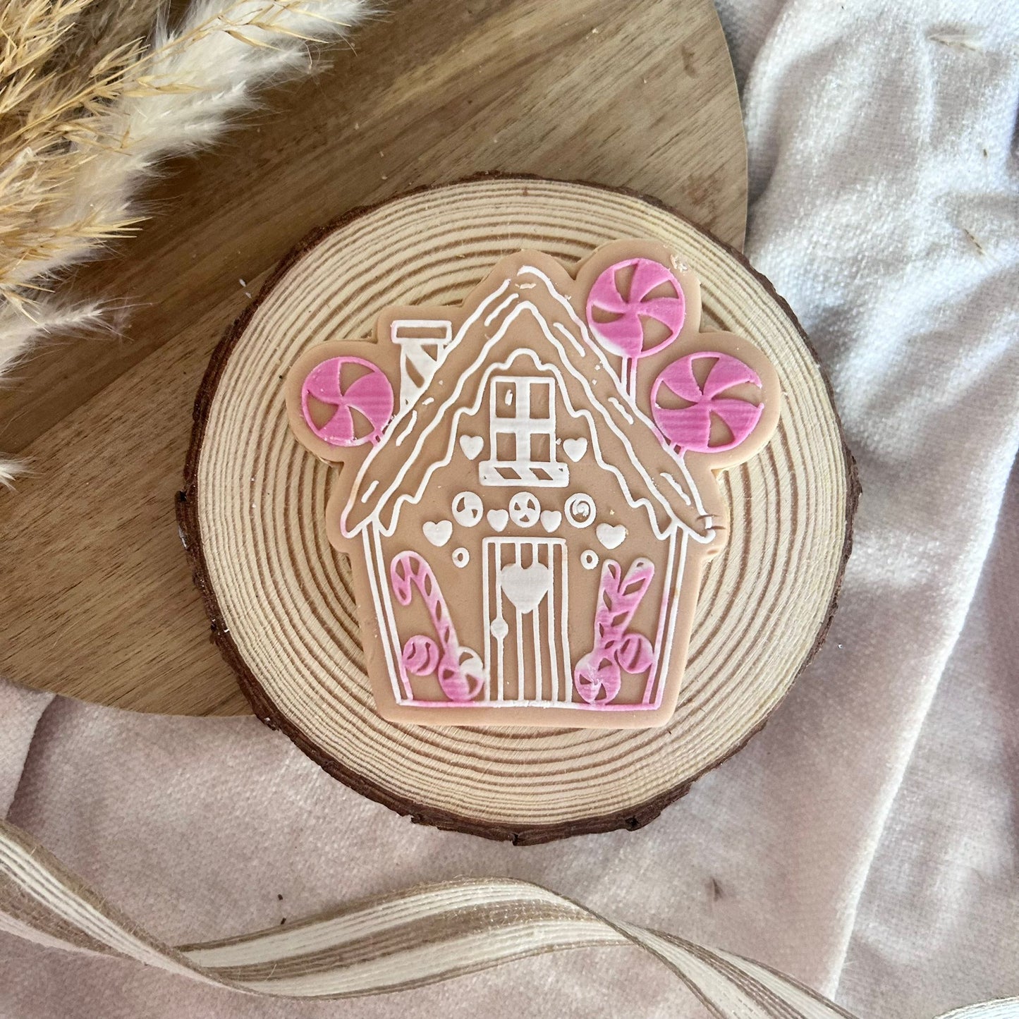Gingerbread house deboss + matching cutter - Christmas