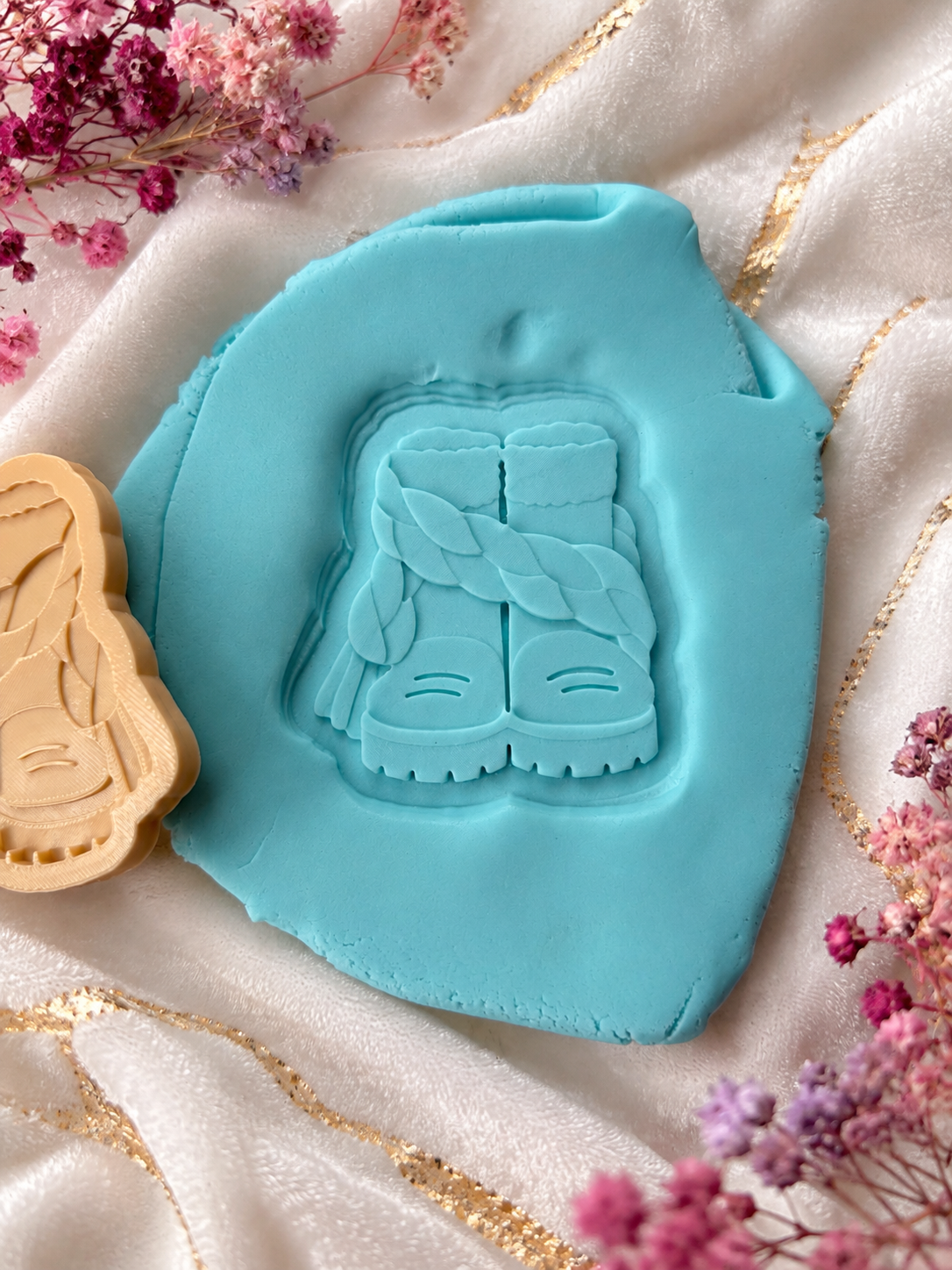 Cosy Autumn Boots & Scarf 3D Deboss & Matching Cookie Cutter