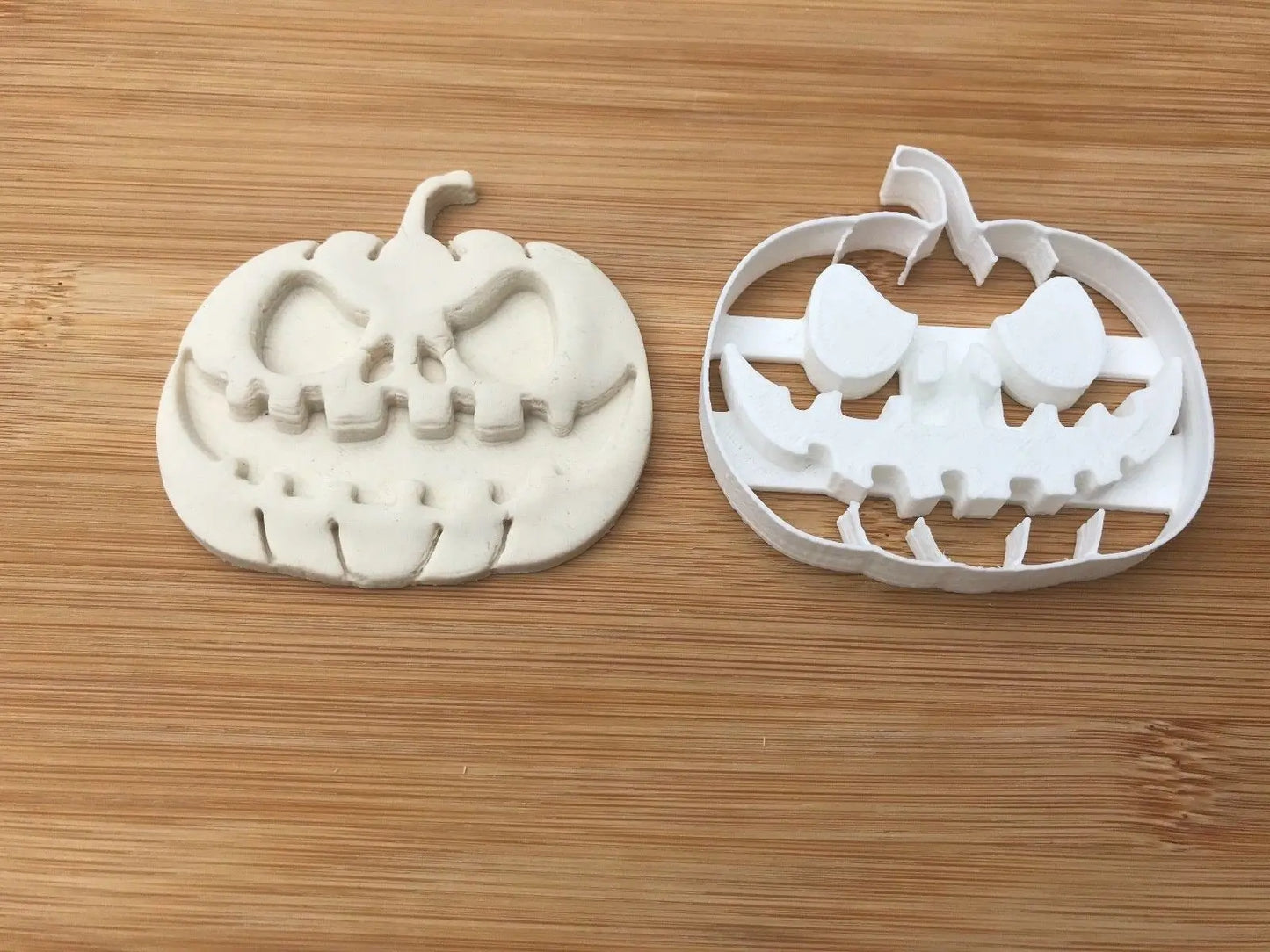 Halloween Uk Seller Plastic Biscuit Cookie Cutter Fondant Cake Decor Pumpkin 2 MEG cookie cutters