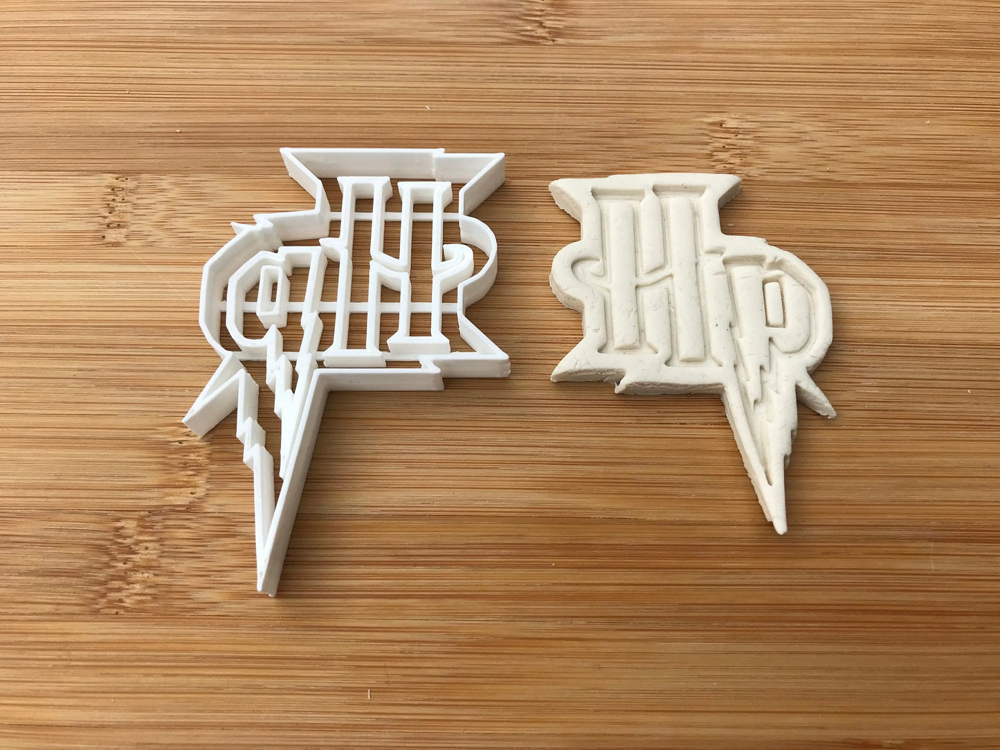 Harry Potter-inpsired Cookie Cutter Solemnly Mischief Cupcake Topper Fondant 002 MEG cookie cutters