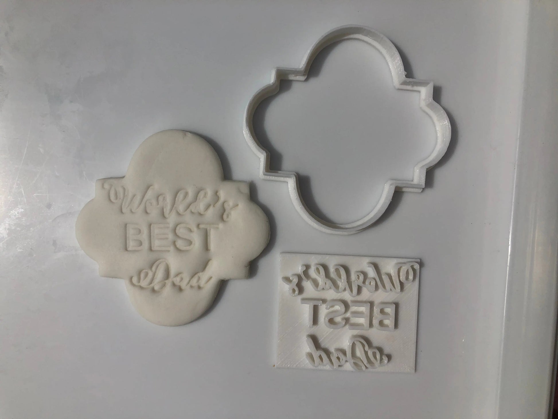 Plaque B + world best dad Embossing for cupcake - Father's Day stamp MEG cookie cutters