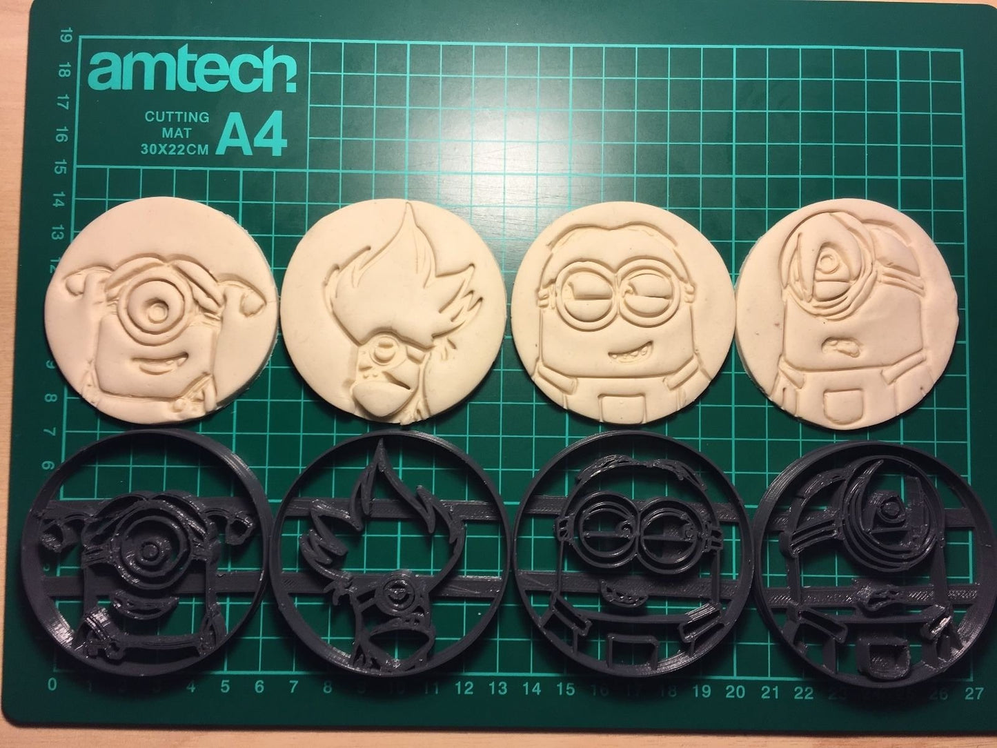 4 pcs Minions Cookie Cutter MEG cookie cutters