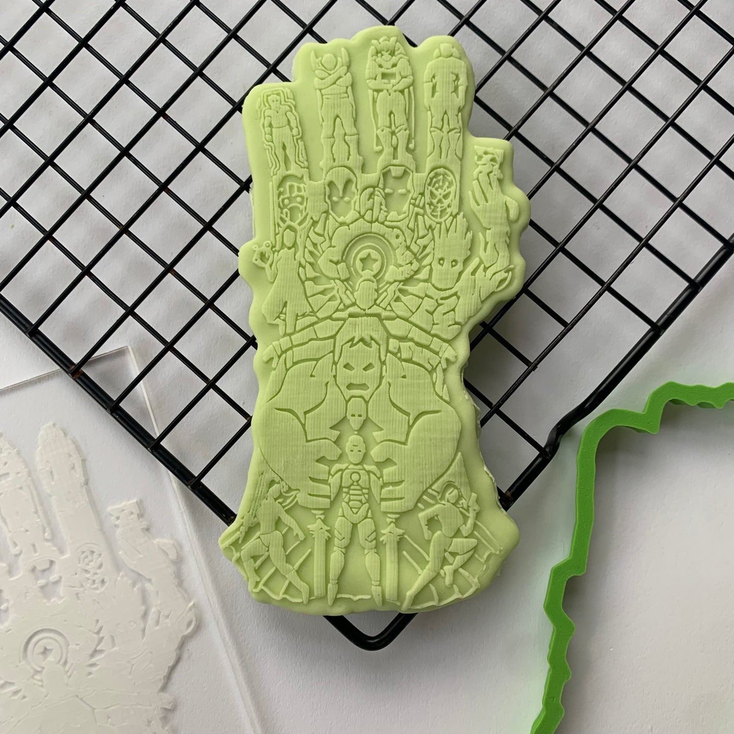 Avengers - super hero - Gauntlet Thanos + cutter MEG cookie cutters
