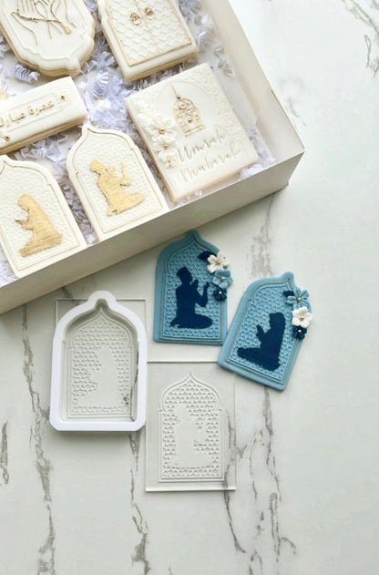 Ramadan / Eid - debossing acrylic + matching cutter - praying woman or man M1001