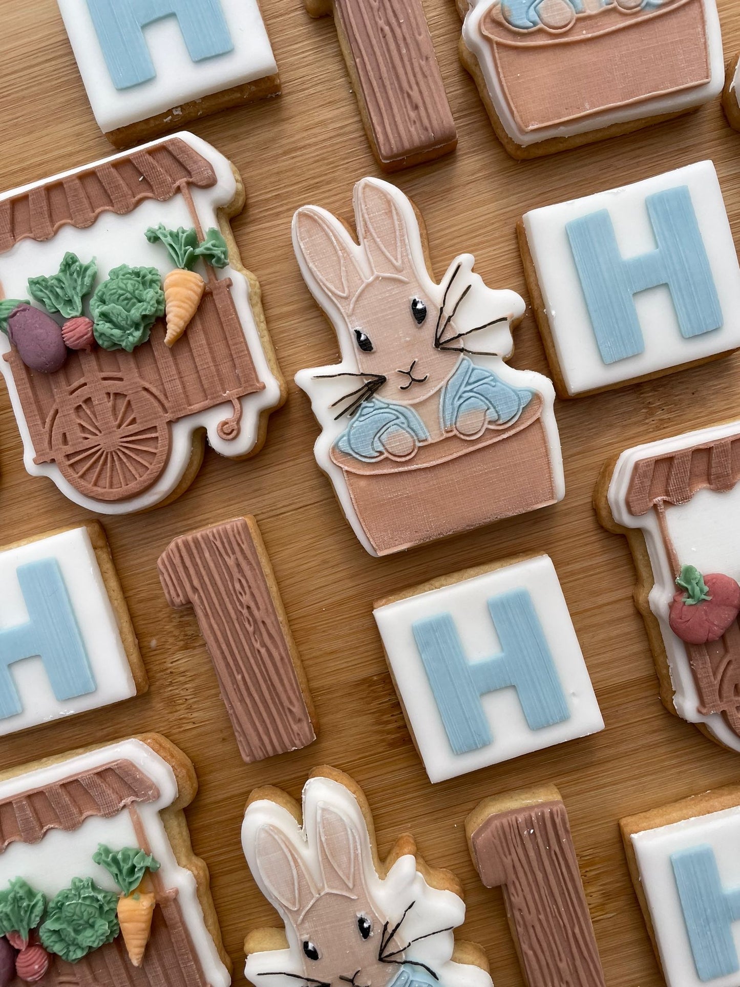 Peter Rabbit - Beatrix Potter deboss + matching cutter MEG cookie cutters