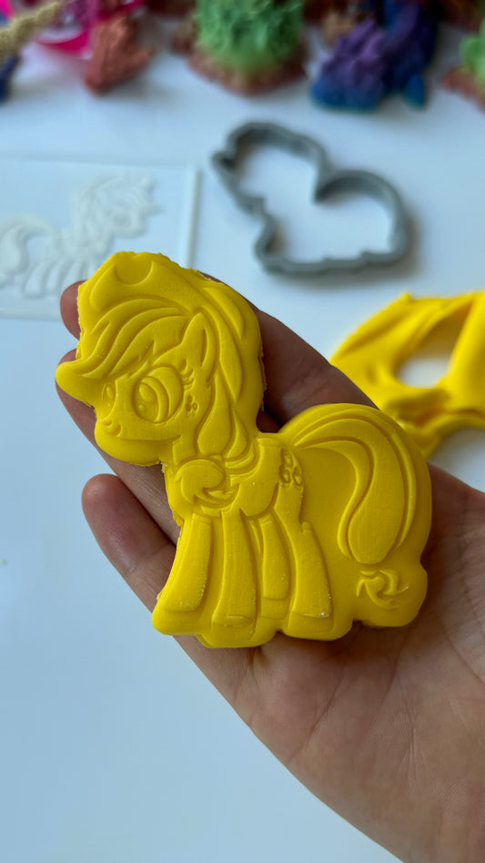 My little pony - Applejack - debossing and matching cutter