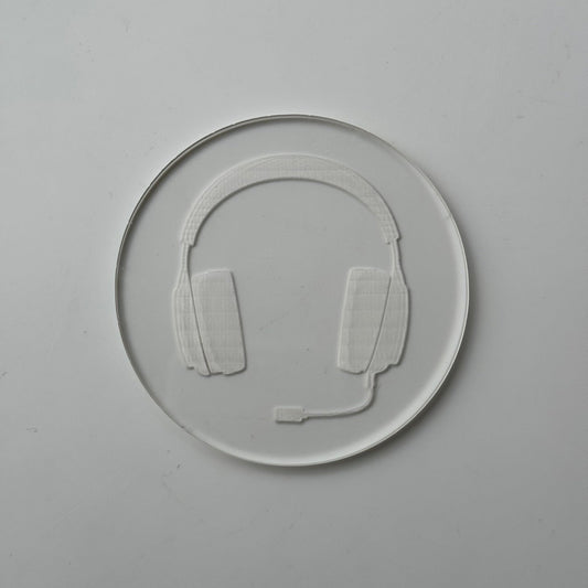 Headphone with mic deboss