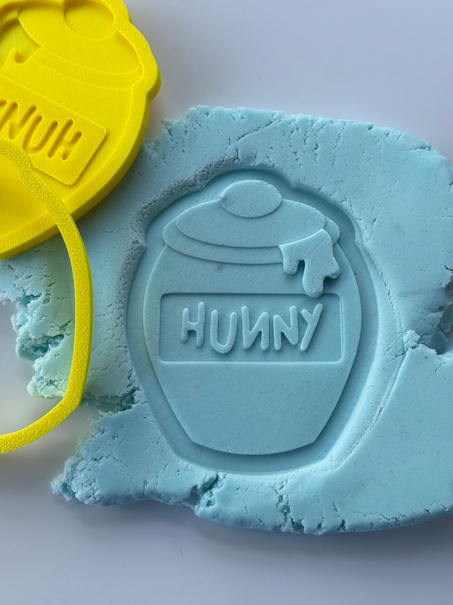 Winnie the Pooh 3D deboss + cutter - honey pot