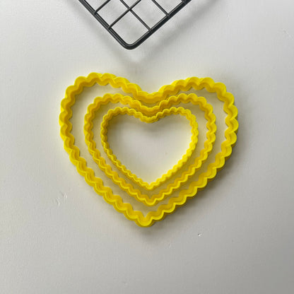 Scalloped cutter - set of 12