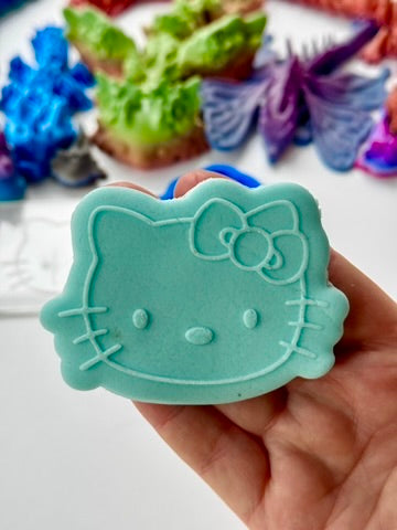 Hello Kitty head deboss and cutter M1080