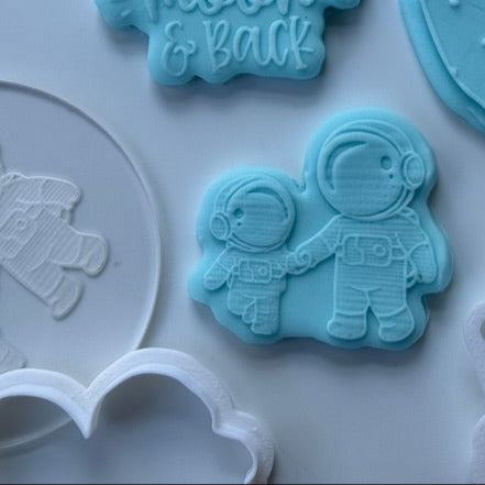 Two Astronauts debossing +  matching cutter