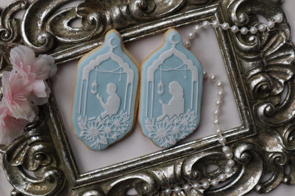 Ramadan / Eid - debossing acrylic + matching cutter - praying woman