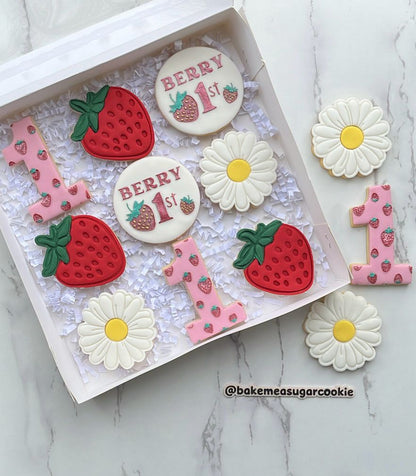 Strawberry cookie cutter + stamp M1028