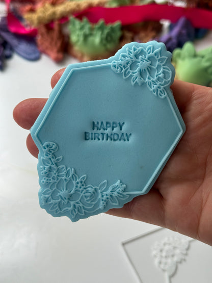 Floral frame hexagon debossing + matching cutter M1119