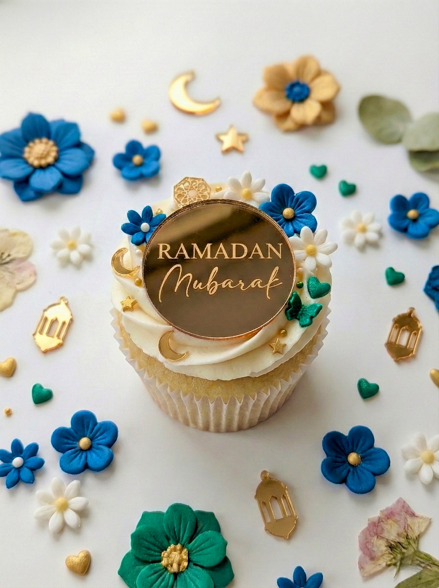 Ramadan Mubarak round cupcake topper in gold mirror acrylic disc