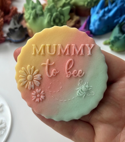 Bee theme - Mummy to bee - baby circle deboss