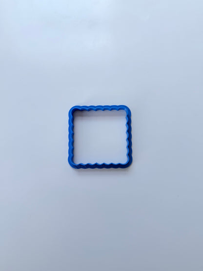 vintage scallopped cutter - 1109