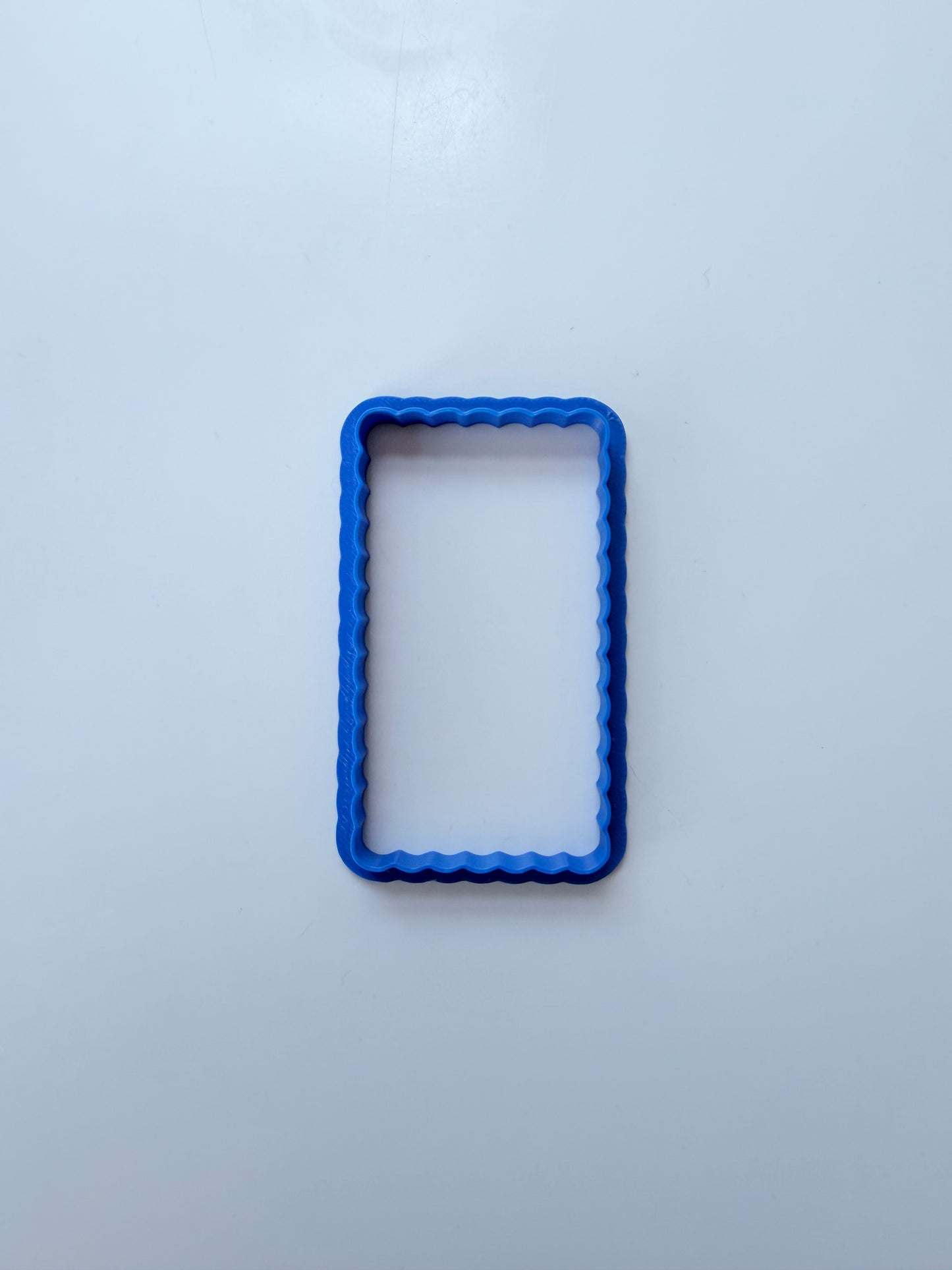 vintage scallopped cutter - 1109