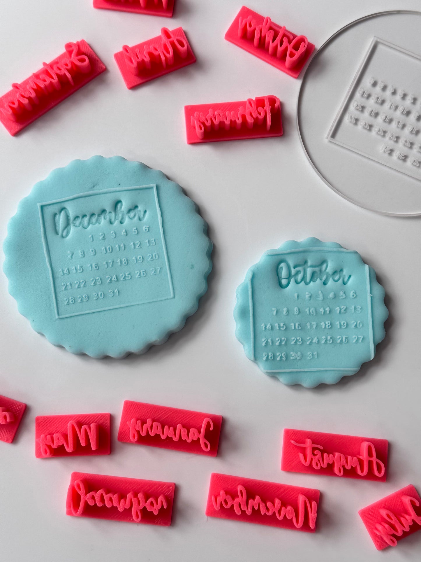 Mini calendar deboss for cupcake + 12 stamp months MS1026