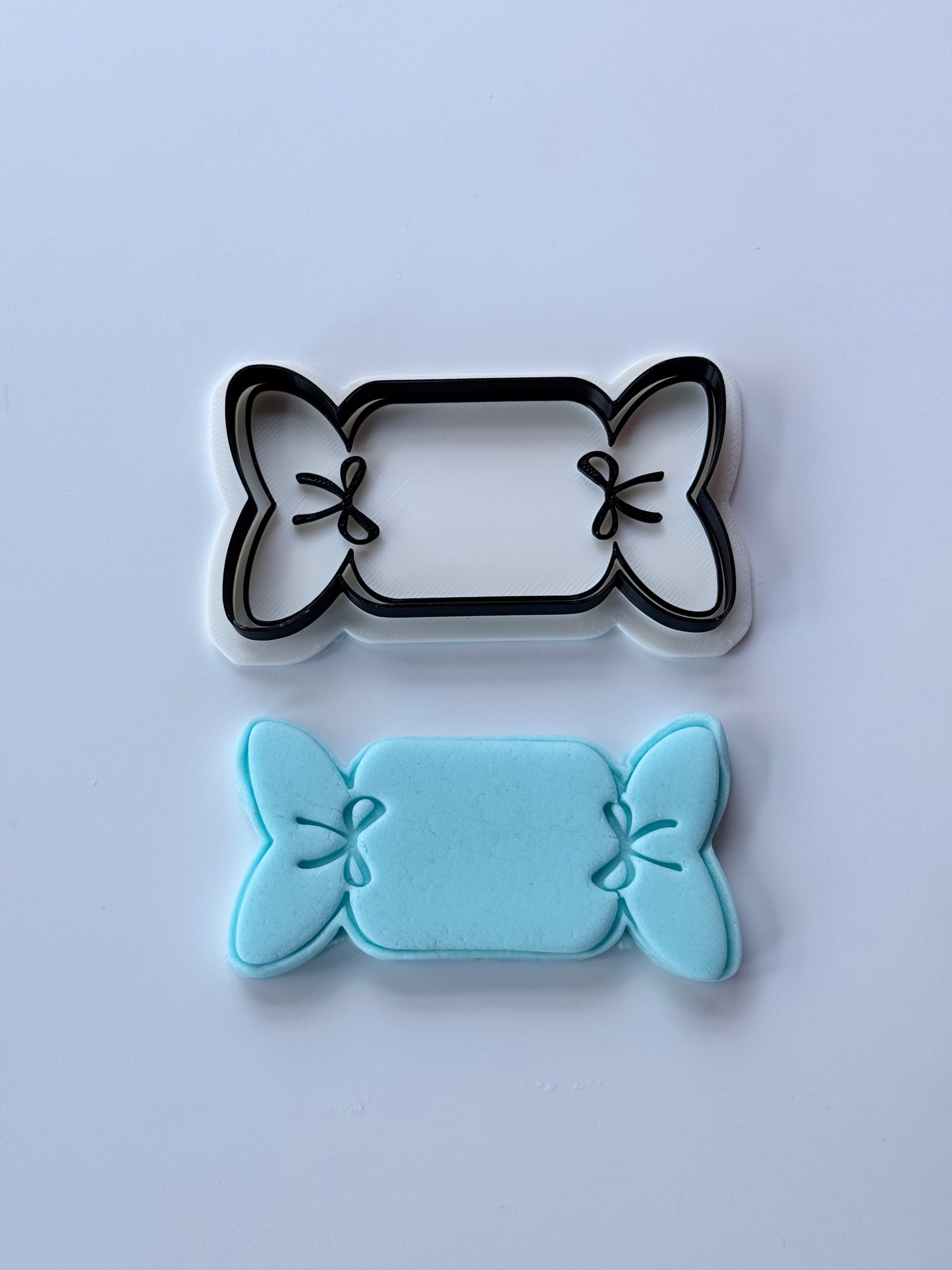 Christmas Cracker  cutter and stamp M1071