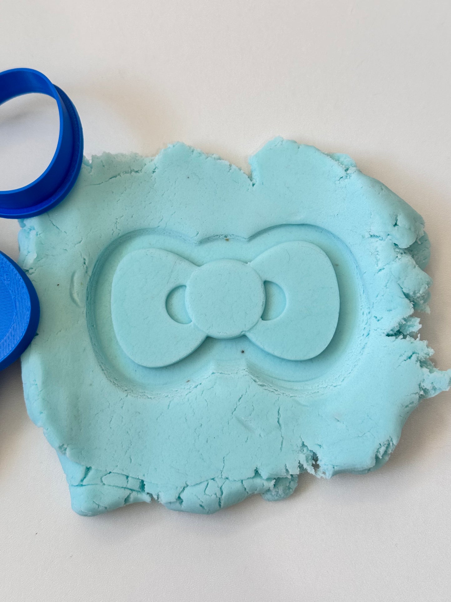 Kitty bow 3D deboss and cutter M1080