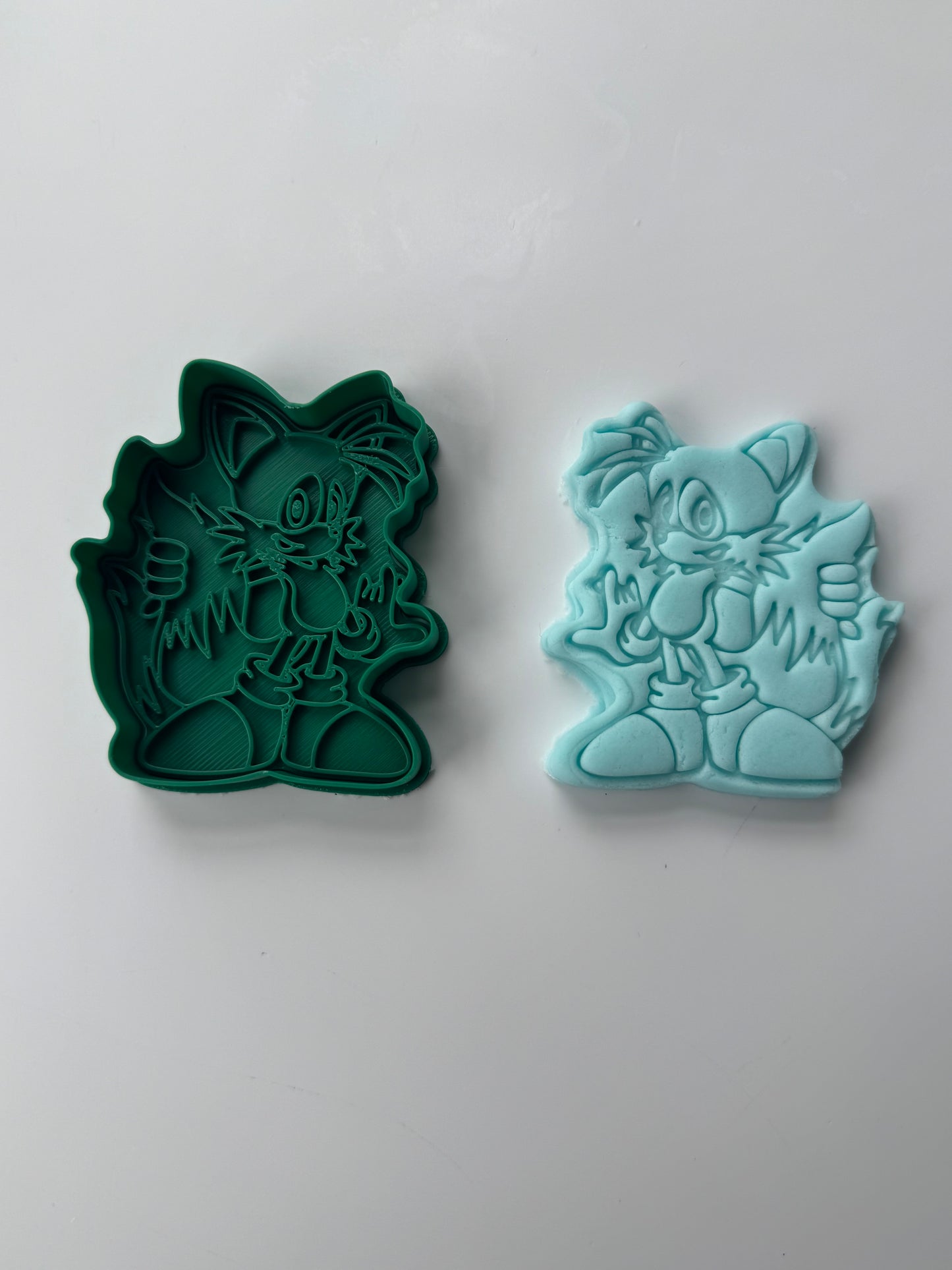 Sonic The Hedgehog-inspired and friends cookie cutter + stamp