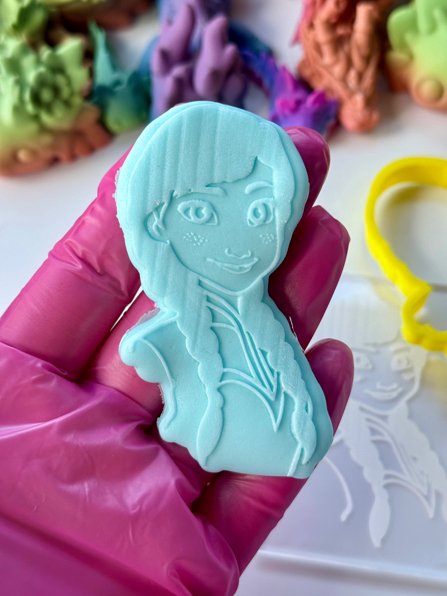 Princess Anna debossing (pop out) + cutter M1089